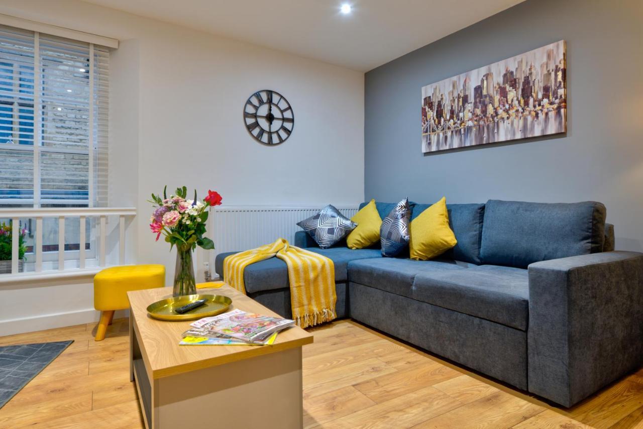 Central Stamford Retreat - Stylish 2-Bed Apartment & Parking Esterno foto