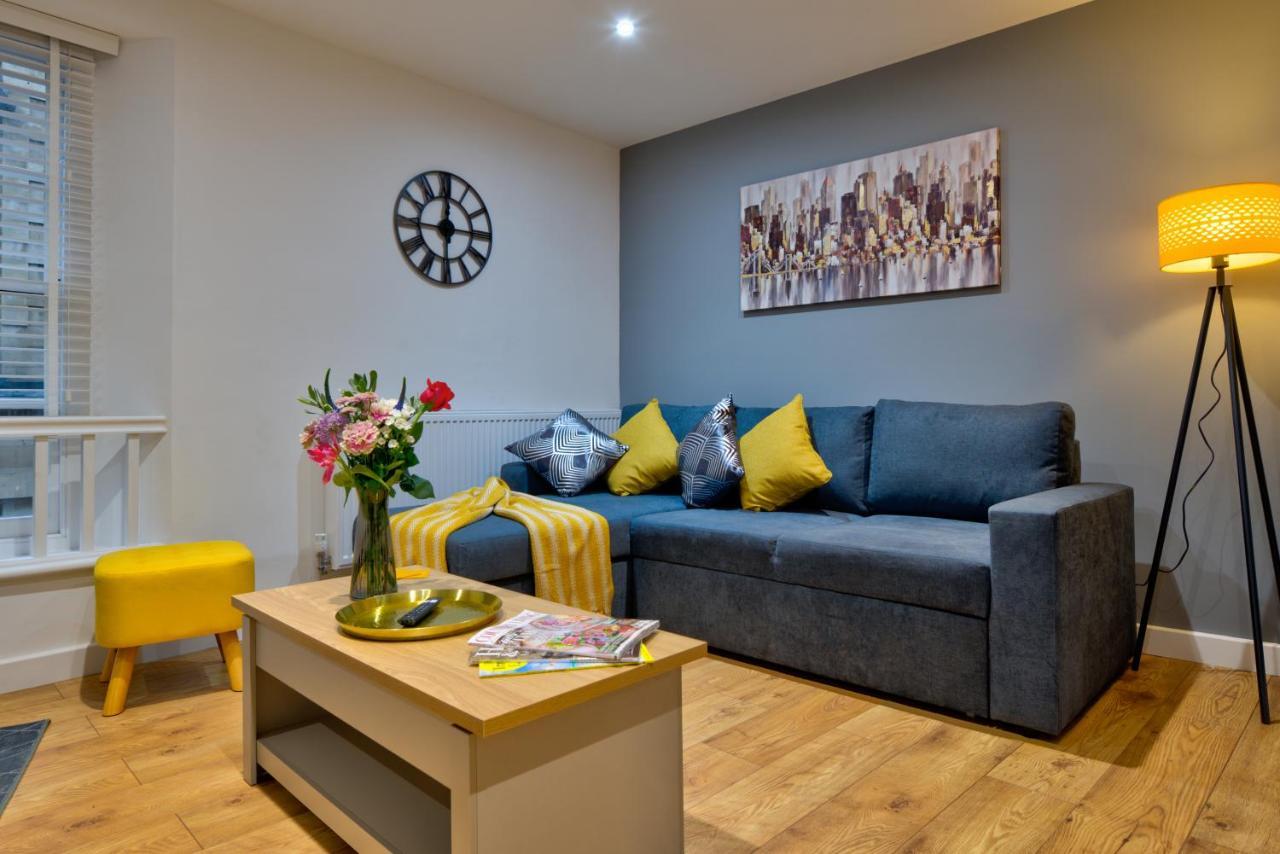 Central Stamford Retreat - Stylish 2-Bed Apartment & Parking Esterno foto